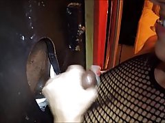 Pěkný výstřik z ptáka v glory hole